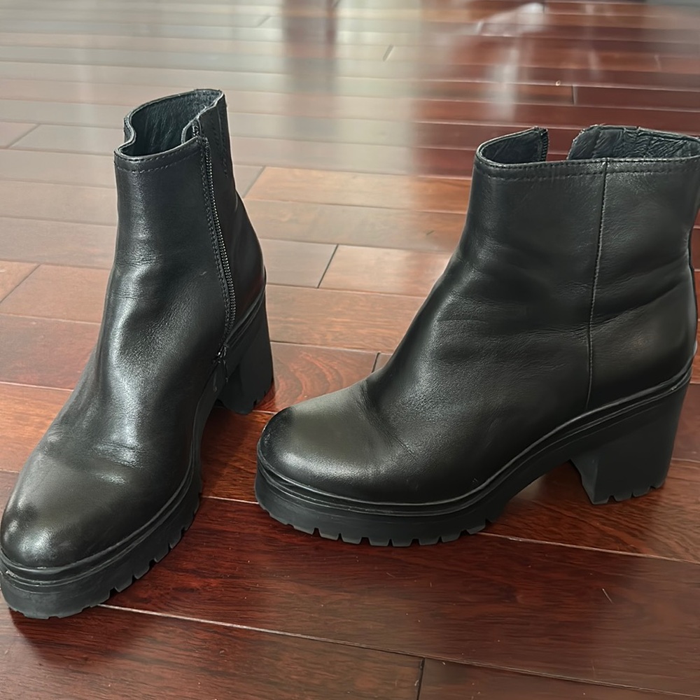 Chunky booties 90s style